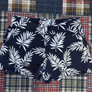 Crown & Ivy Women's Shelby Navy Leaf Shorts